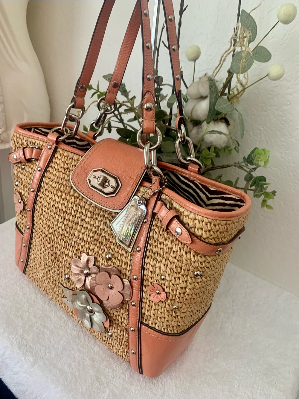 Coach Hamptons Woven Straw Coral Appliqué/Floral Embellished Shoulder/Tote Bag - Picture 2 of 10